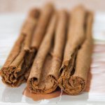 How cinnamon grows, what it looks like and where it grows in nature
