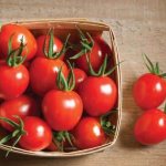 We&#39;ll tell you and show you how to keep tomatoes fresh for a long time: interesting life hacks from experienced owners