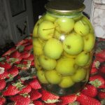 Apples canned according to the classic recipe turn out incredibly tender and sweet